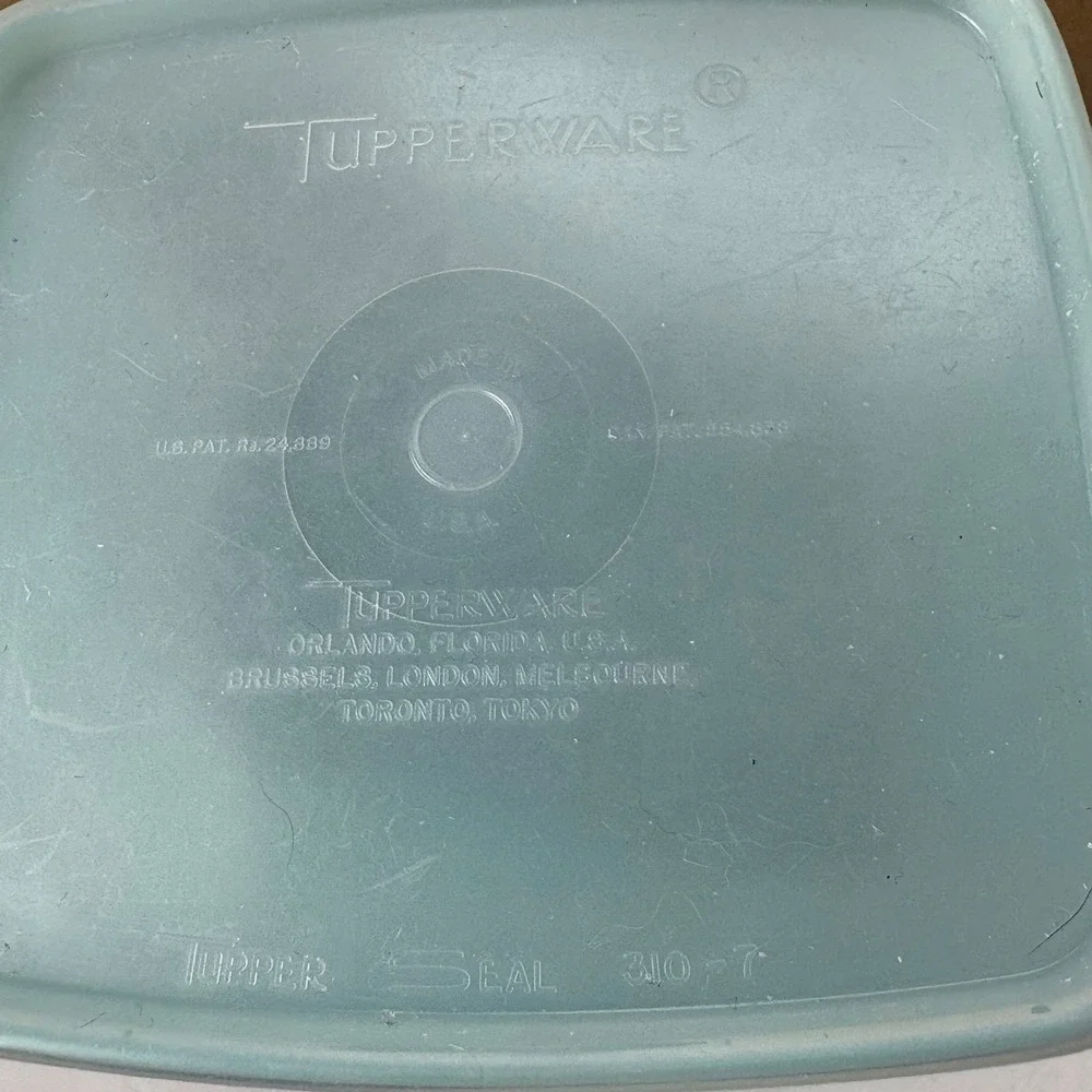 Tupperware Seal 310 7 Light‎ Blue Square Food Storage Container with Lid Vintage
